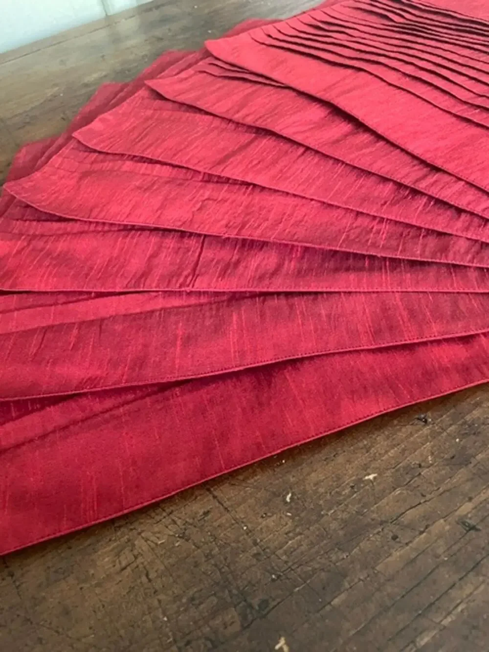 Florida Marketplace Entertaining Burgundy Red Pleated Placemats Set of 7 13x18